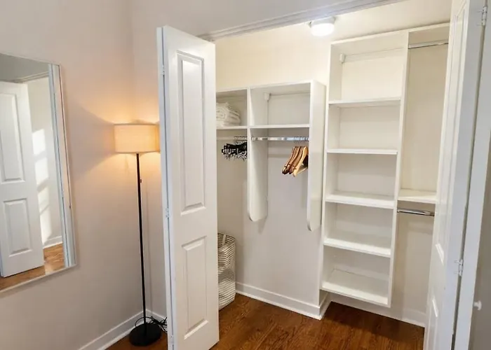 Flexhome West Town - Spacious 2br Duplex - Sleeps 8 *
