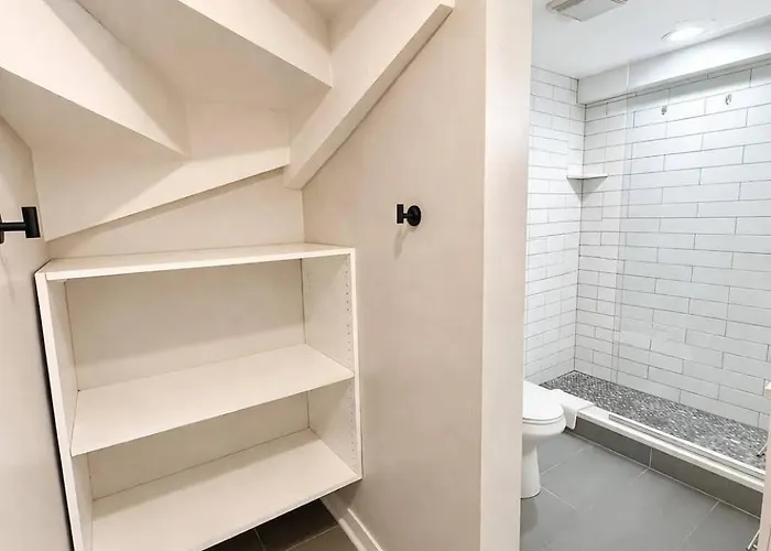 Flexhome West Town - Spacious 2br Duplex - Sleeps 8