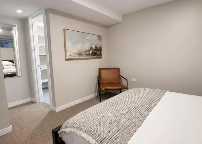 Flexhome West Town - Spacious 2br Duplex - Sleeps 8