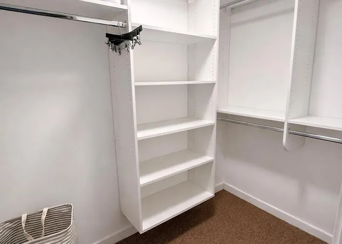 Flexhome West Town - Spacious 2br Duplex - Sleeps 8 *